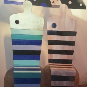 DI 2 chaises aux traits