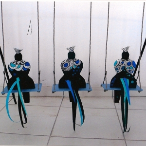 DI 3 chaises balançoires noires et bleues